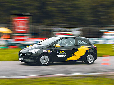 Slalom Youngster Cup, Fahrzeug welches auf der Strecke unterwegs ist